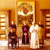 Photo 34 of 88 - Pape Jean Paul II 1982