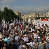Photo 2 of 44 -   Manif Elections 05